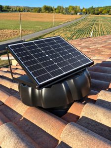 Extracteur d'air solaire Tech Solar Refresh installé en toiture à Réalville (82440)